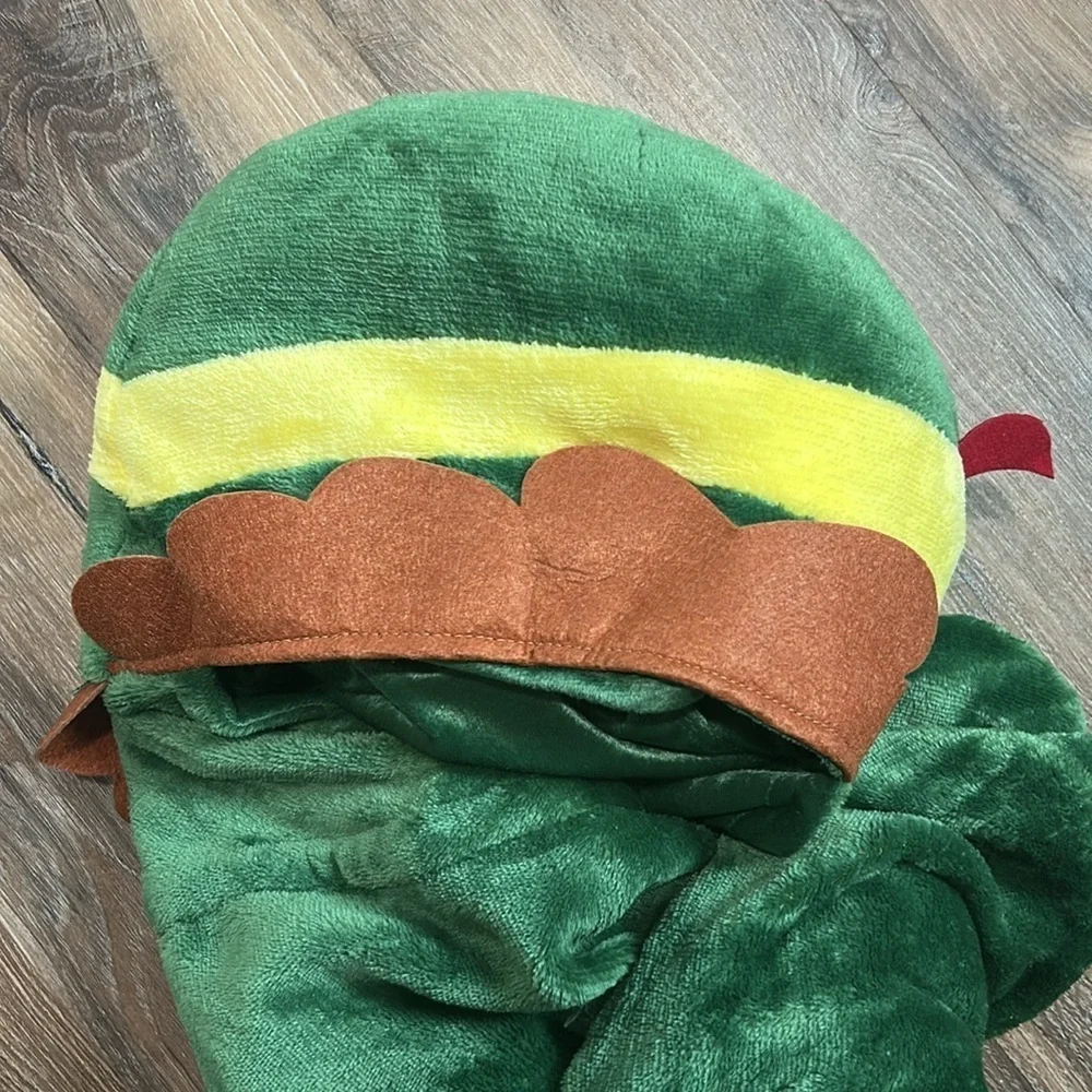 Elf Movie NEW Hooded Throw wrap 30”X50” green. Super soft, hand pockets